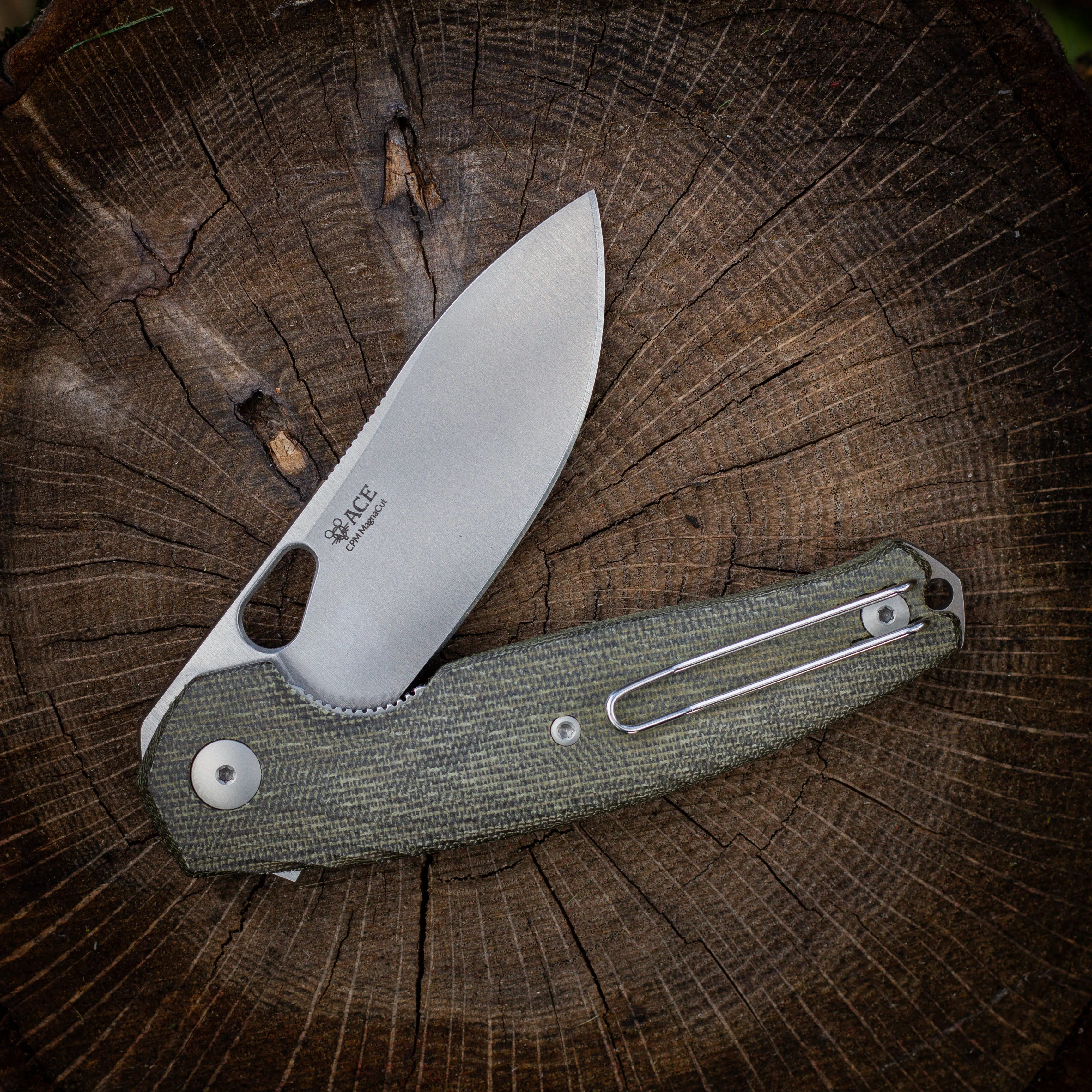 ACE Jagt - Green Canvas Micarta
